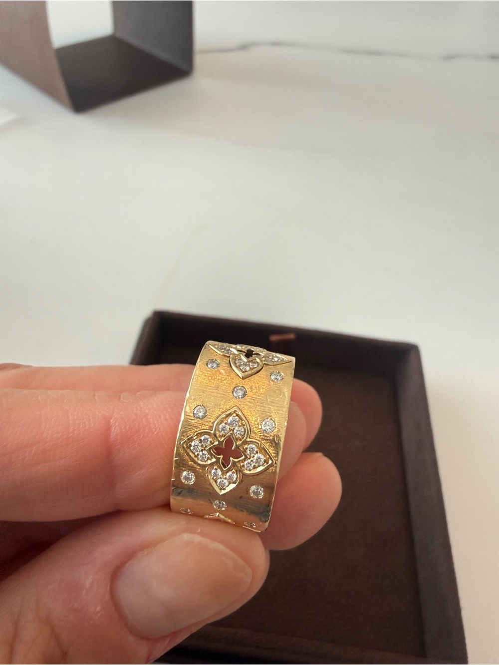 Roberto Coin Venetian Princess 18k gold ring. Size 6.5 - Picture 10 of 16